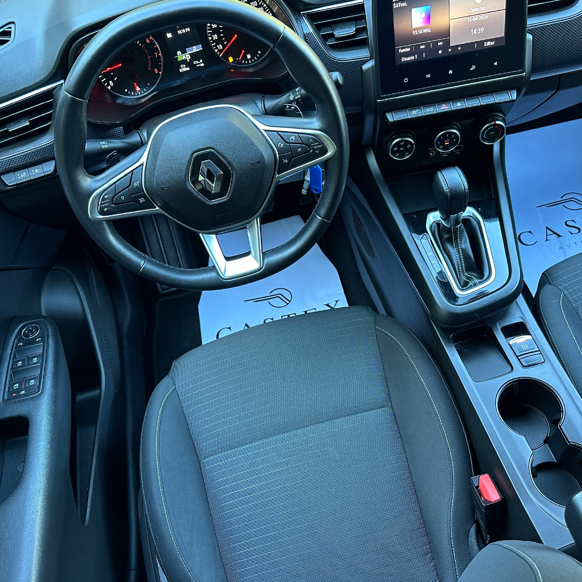 Renault Arkana — foto 12 de 19