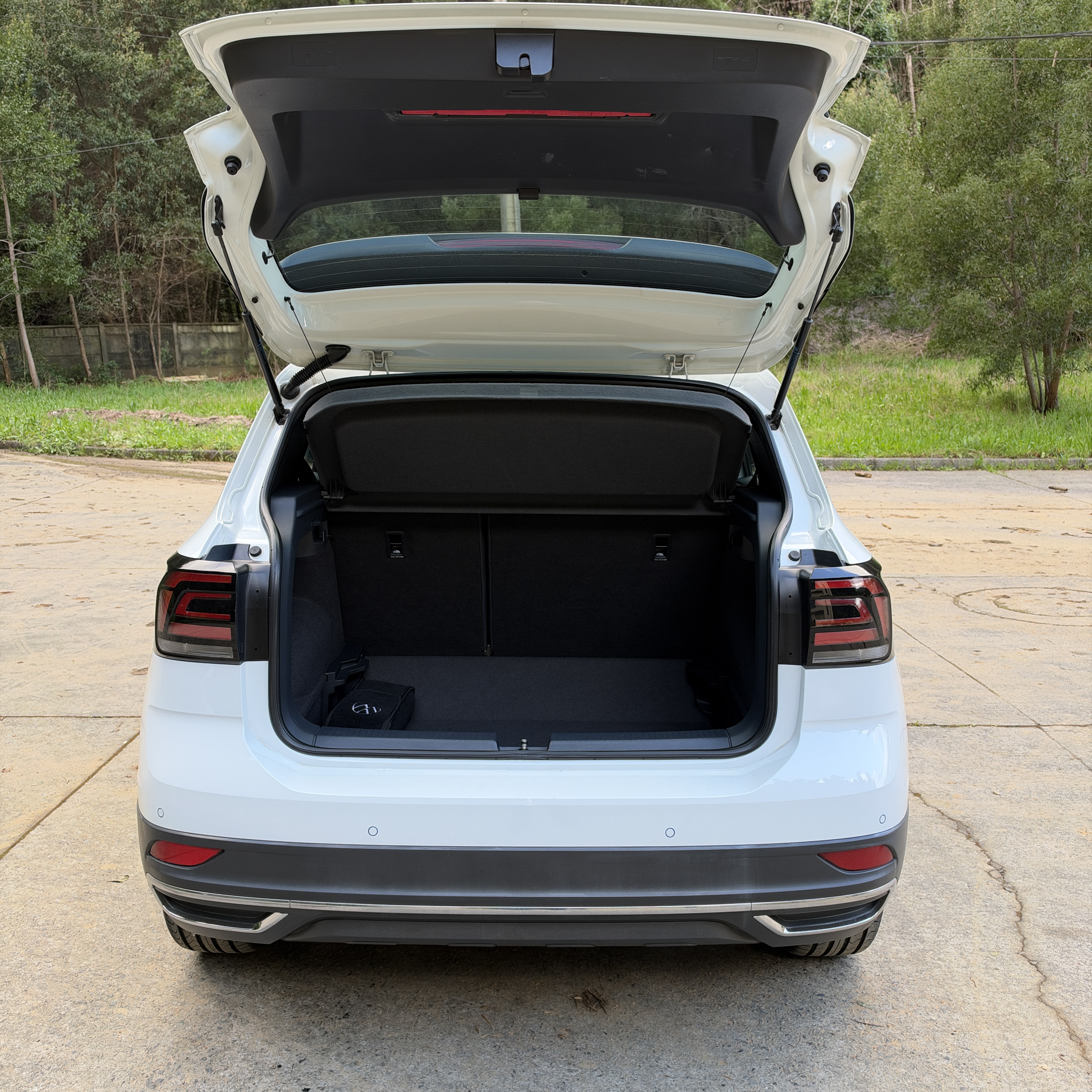Volkswagen T-Cross — foto 14 de 15