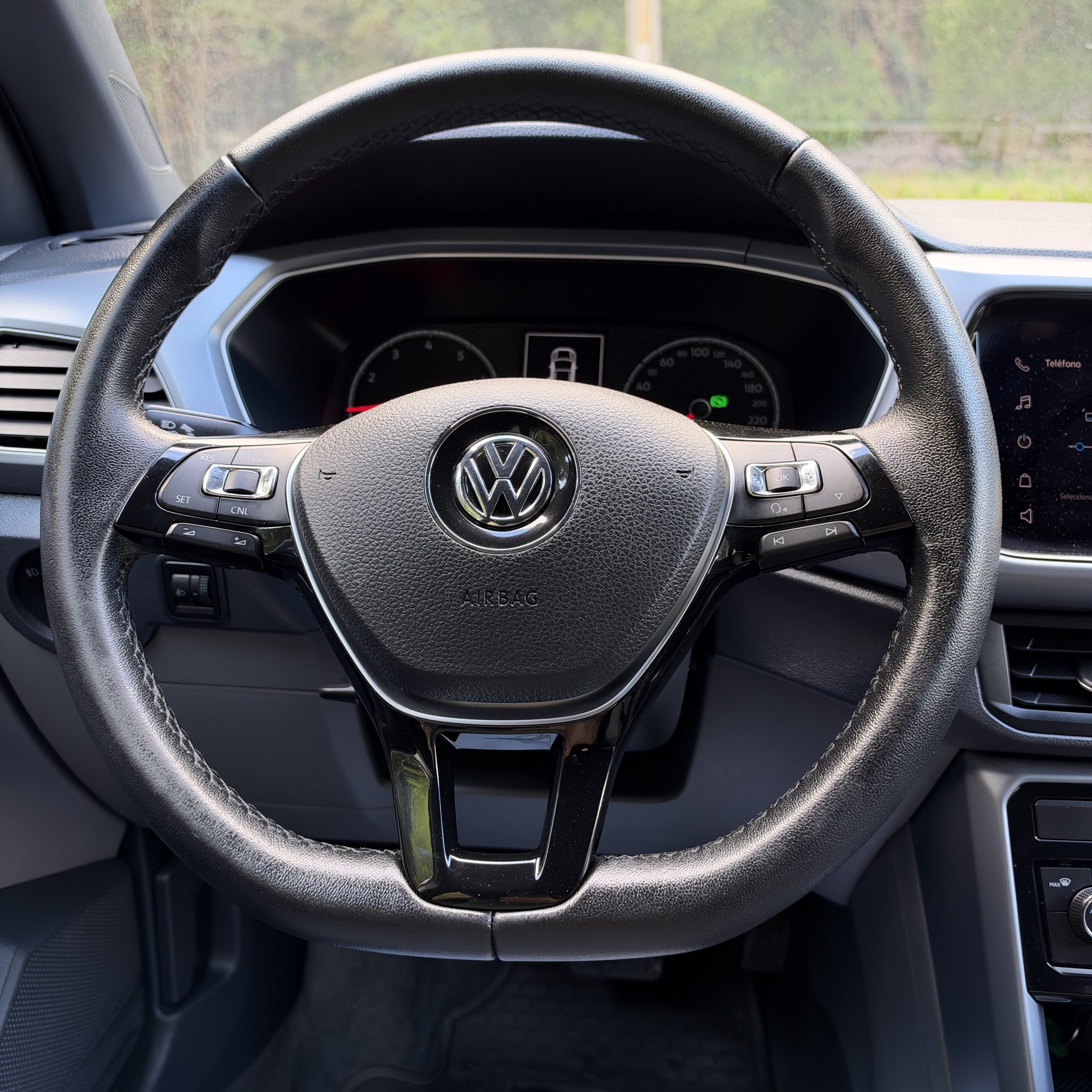 Volkswagen T-Cross — foto 8 de 15