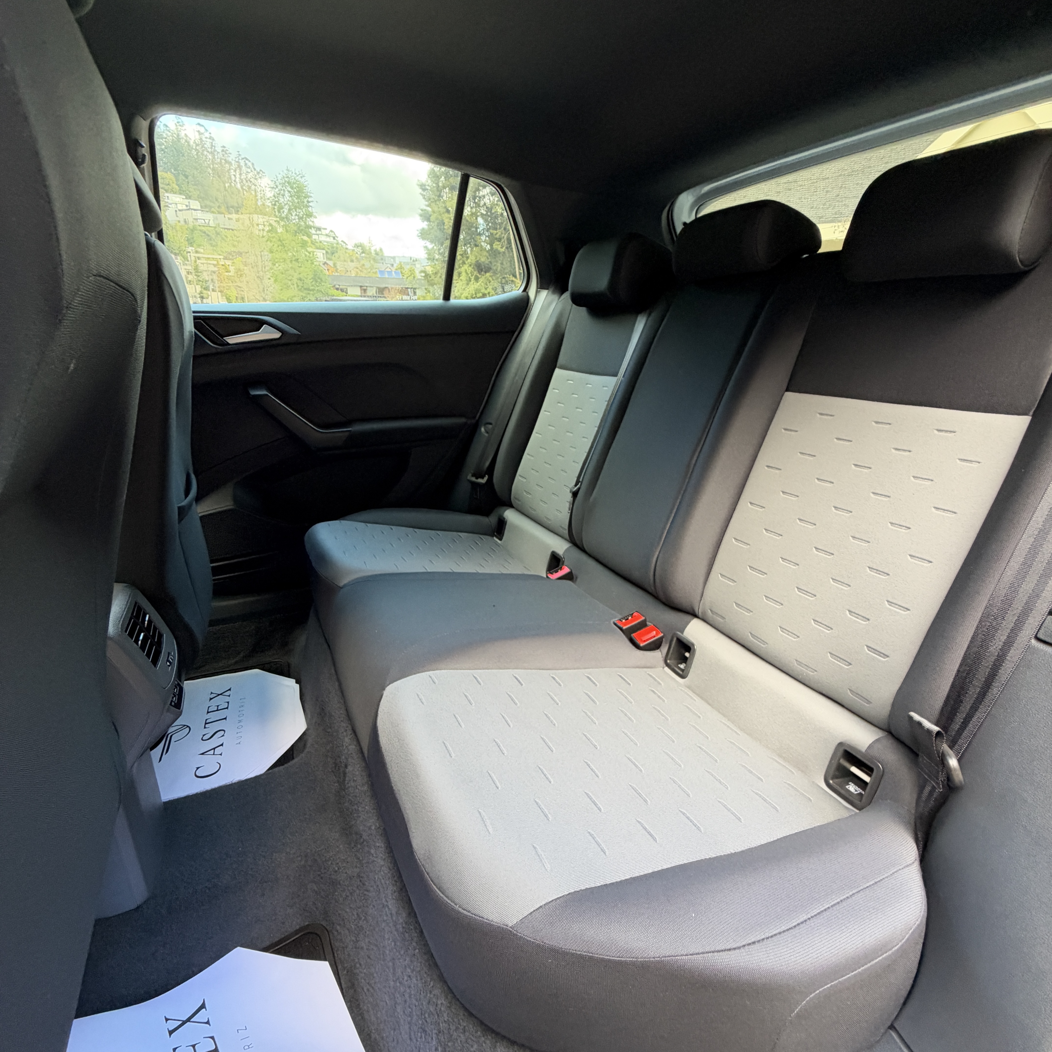 Volkswagen T-Cross — foto 9 de 15