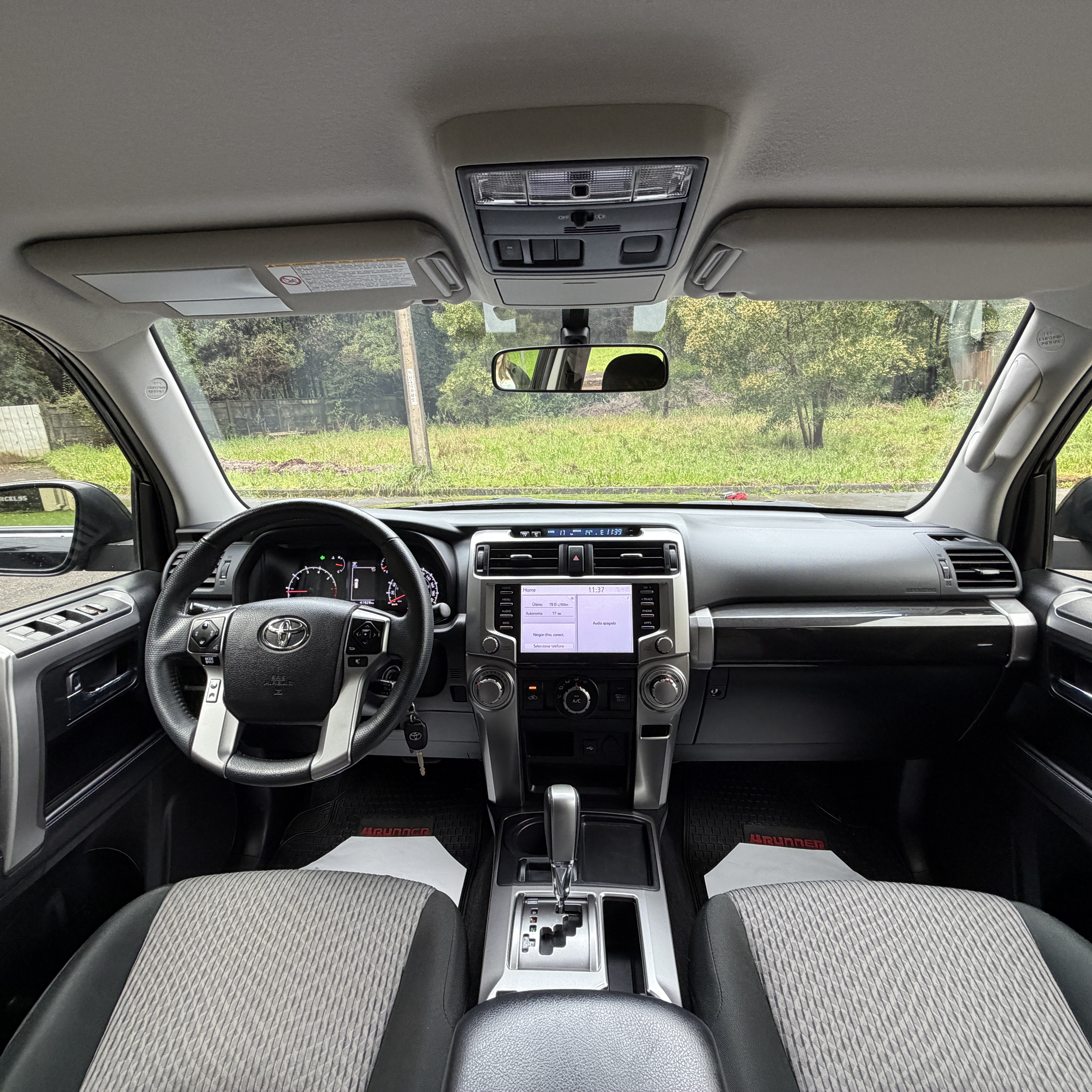 Toyota 4Runner — foto 9 de 11