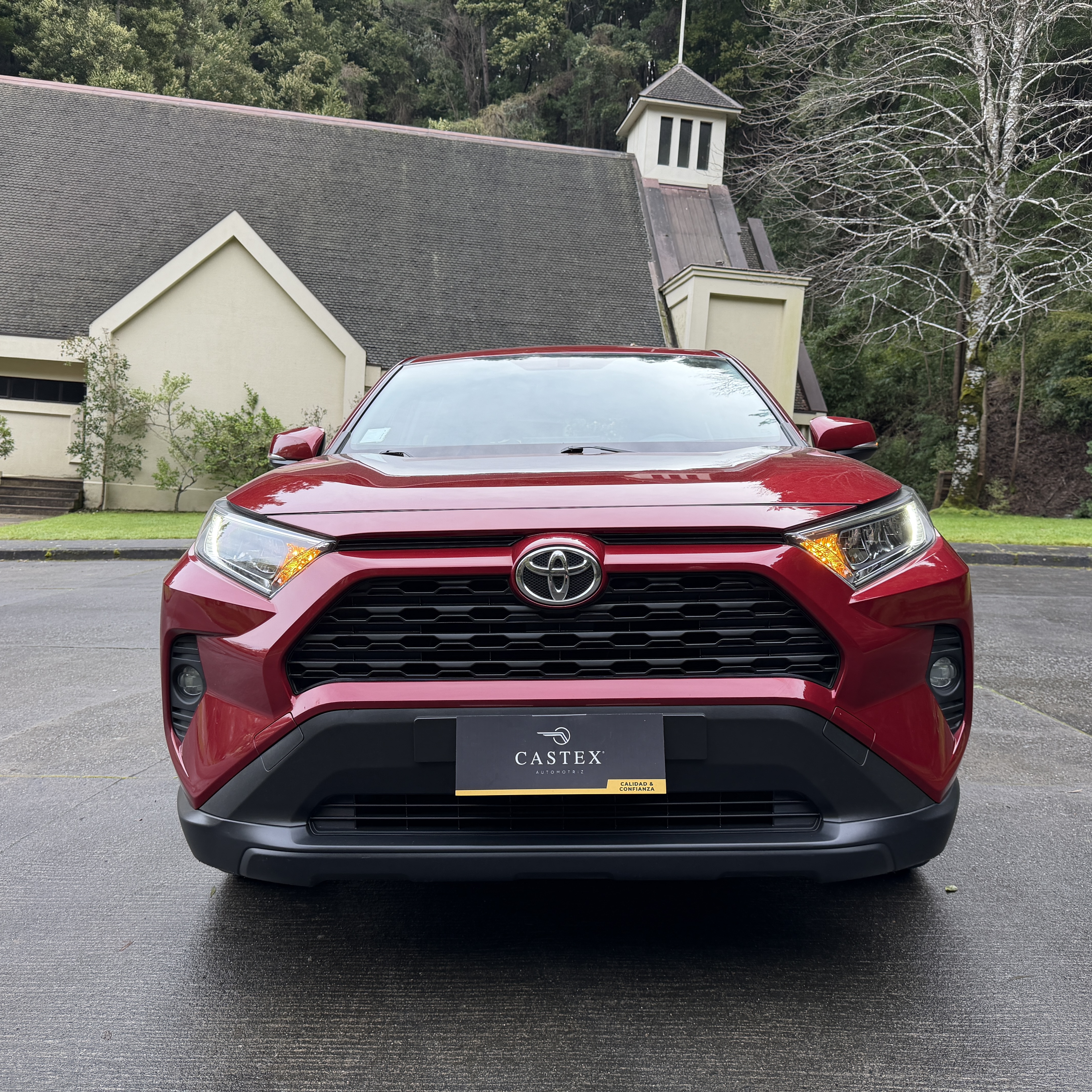 Toyota RAV4 — foto 2 de 10