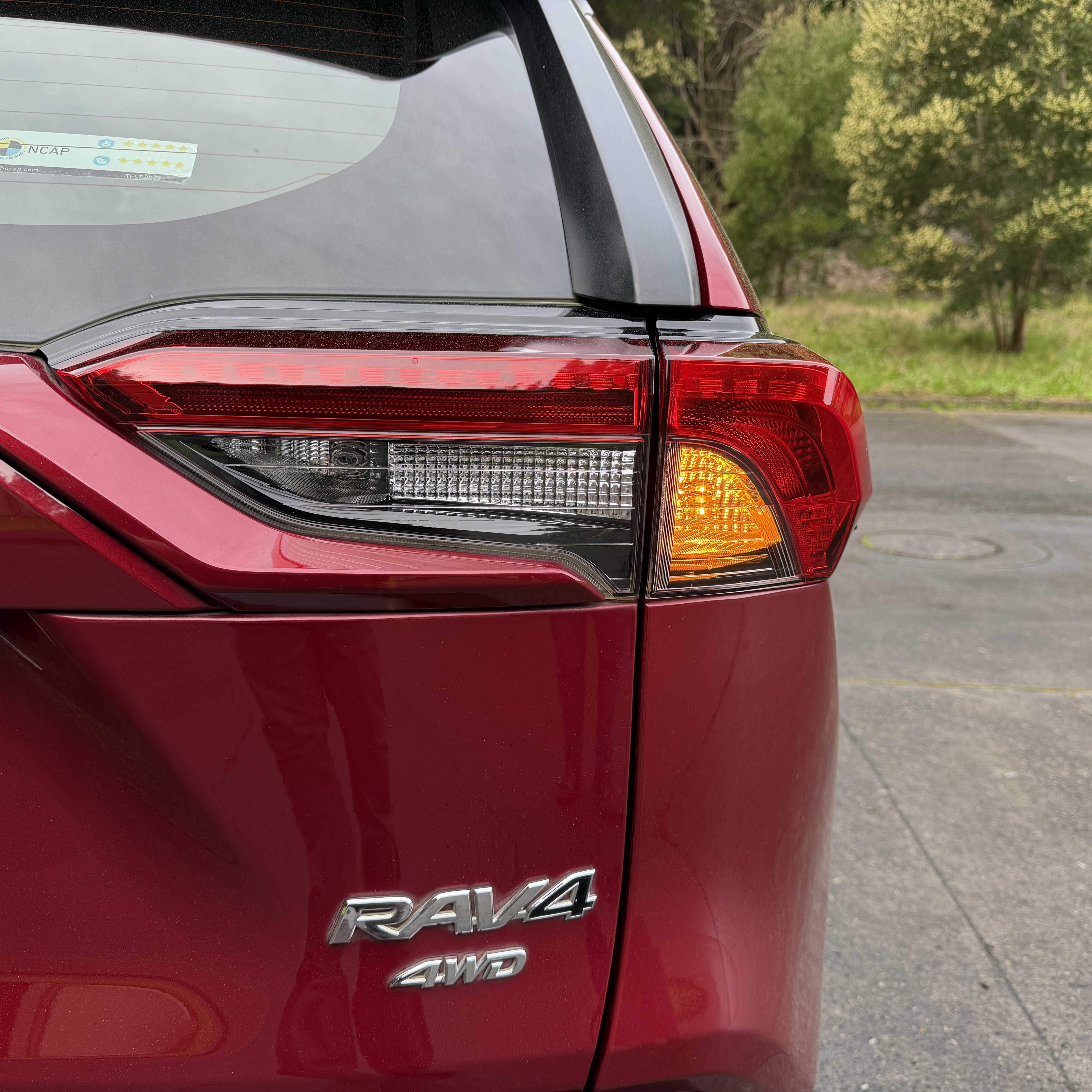 Toyota RAV4 — foto 7 de 10