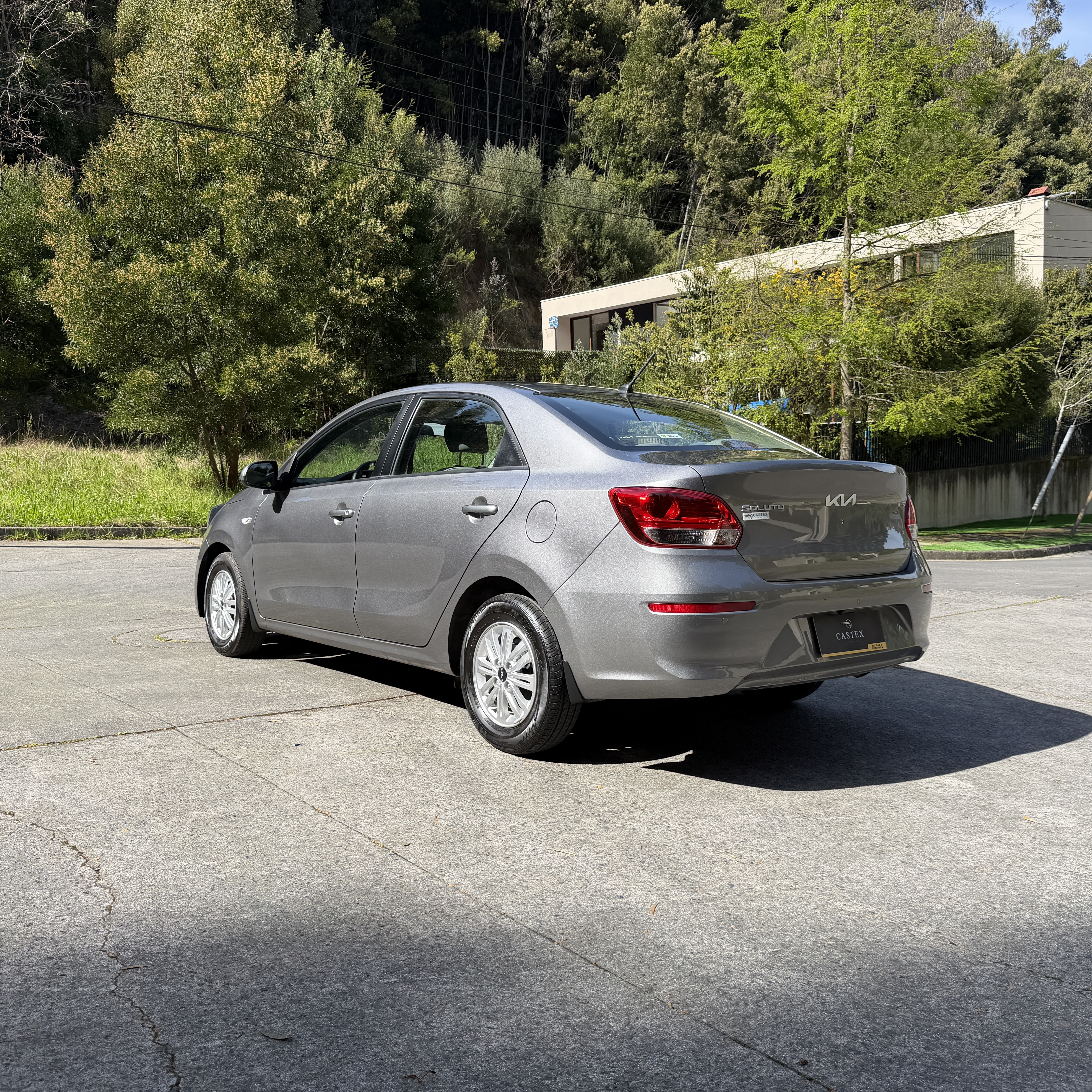 KIA Soluto — foto 8 de 10