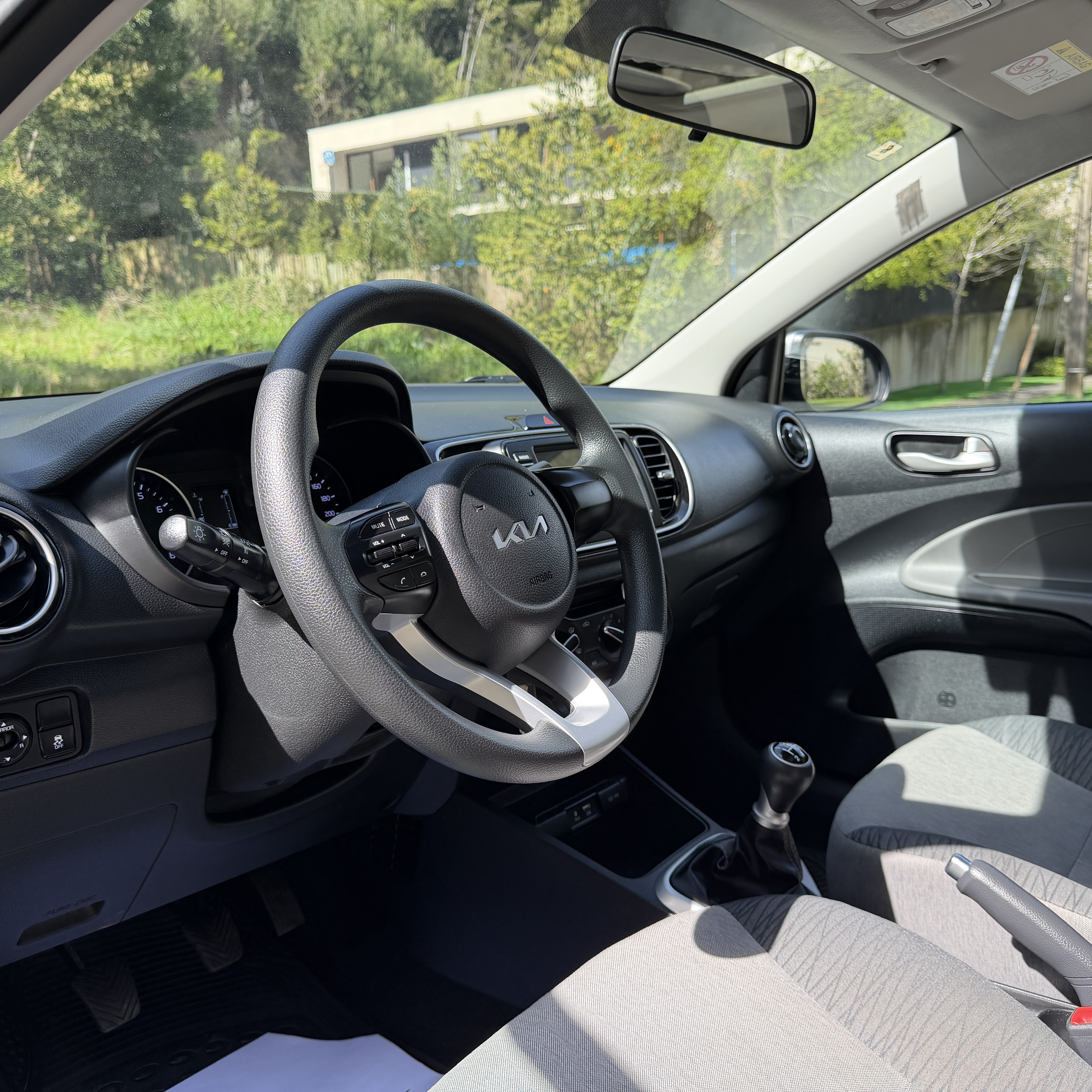 KIA Soluto — foto 4 de 10