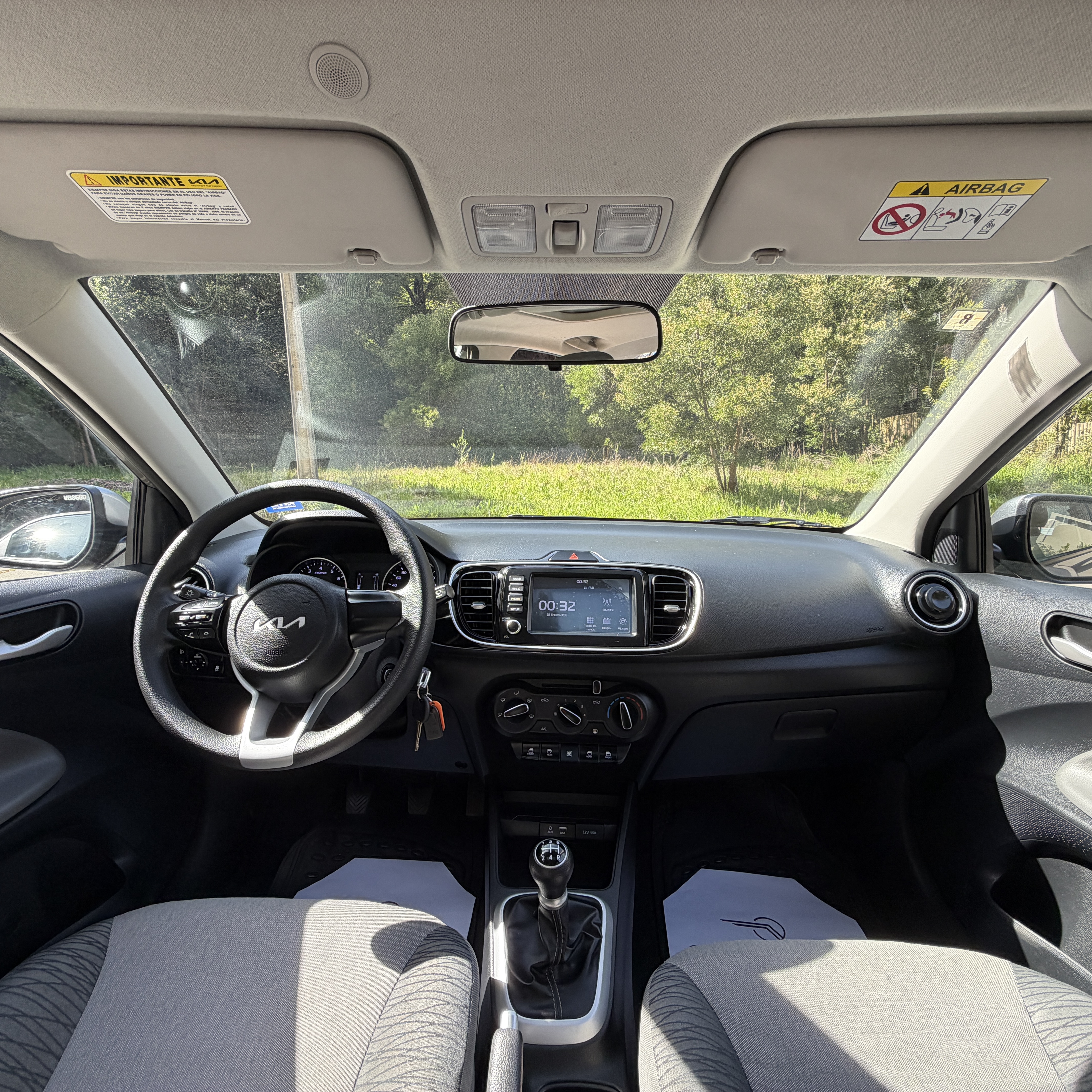 KIA Soluto — foto 5 de 10