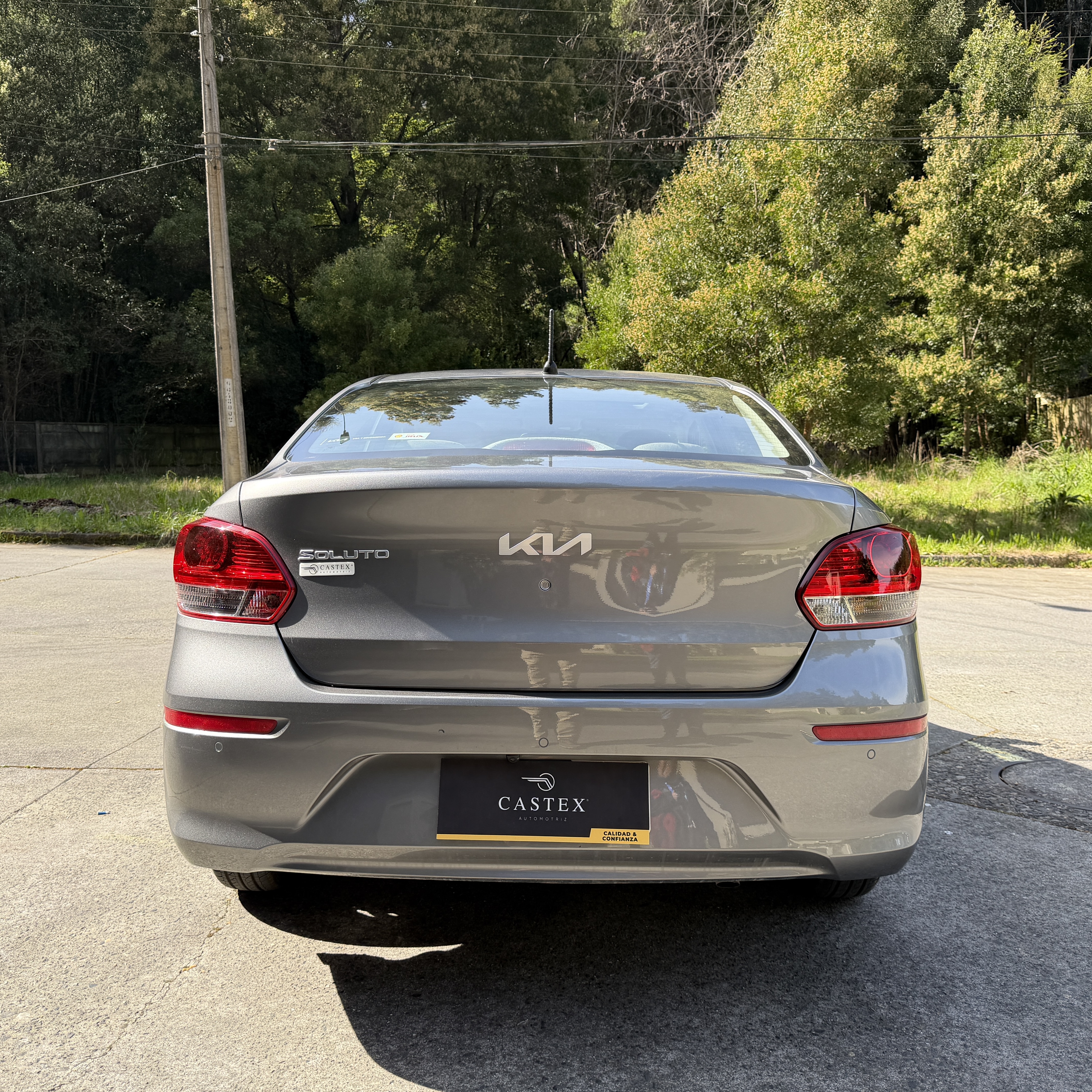 KIA Soluto — foto 10 de 10