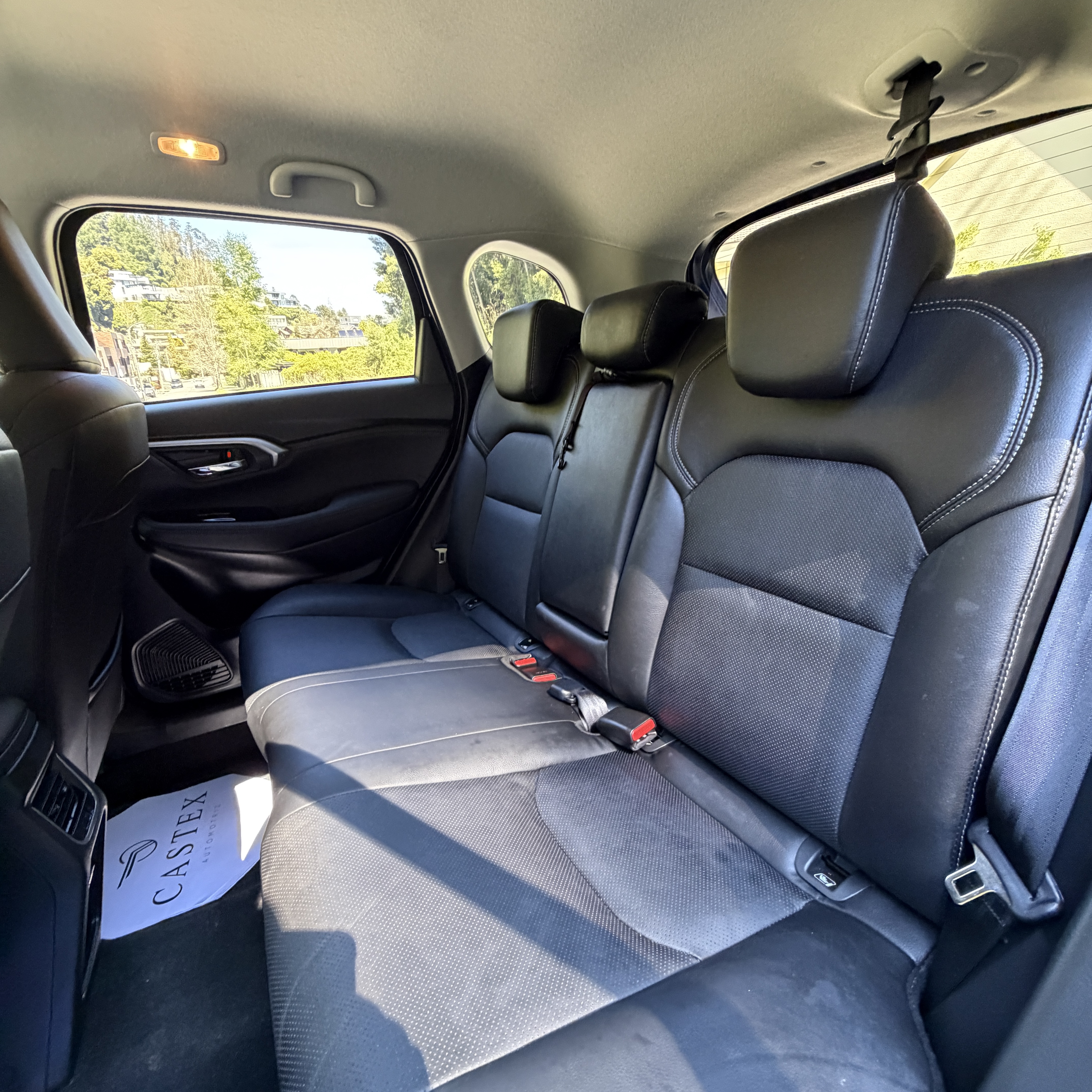 Suzuki Grand Vitara — foto 11 de 15