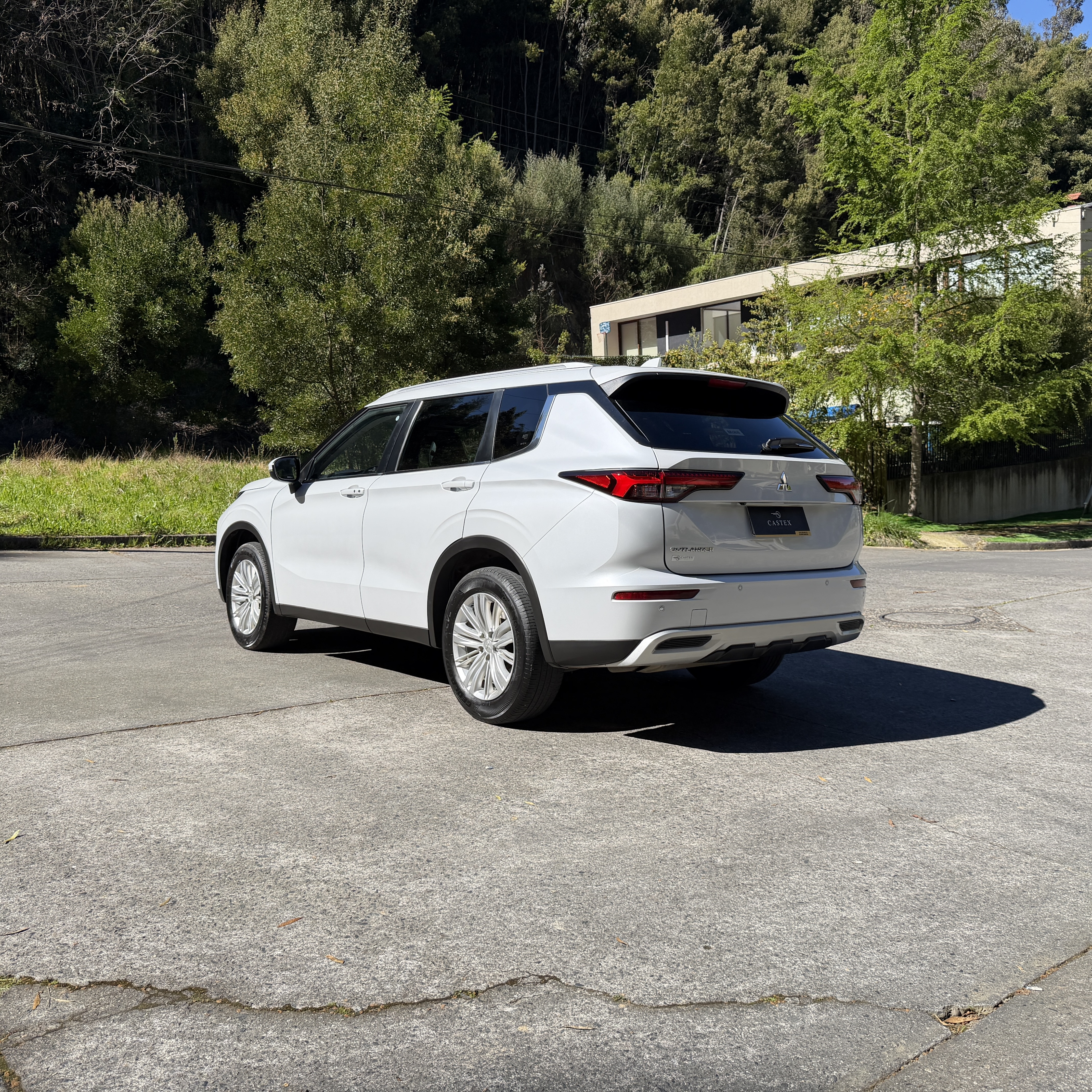 Mitsubishi Outlander — foto 9 de 15