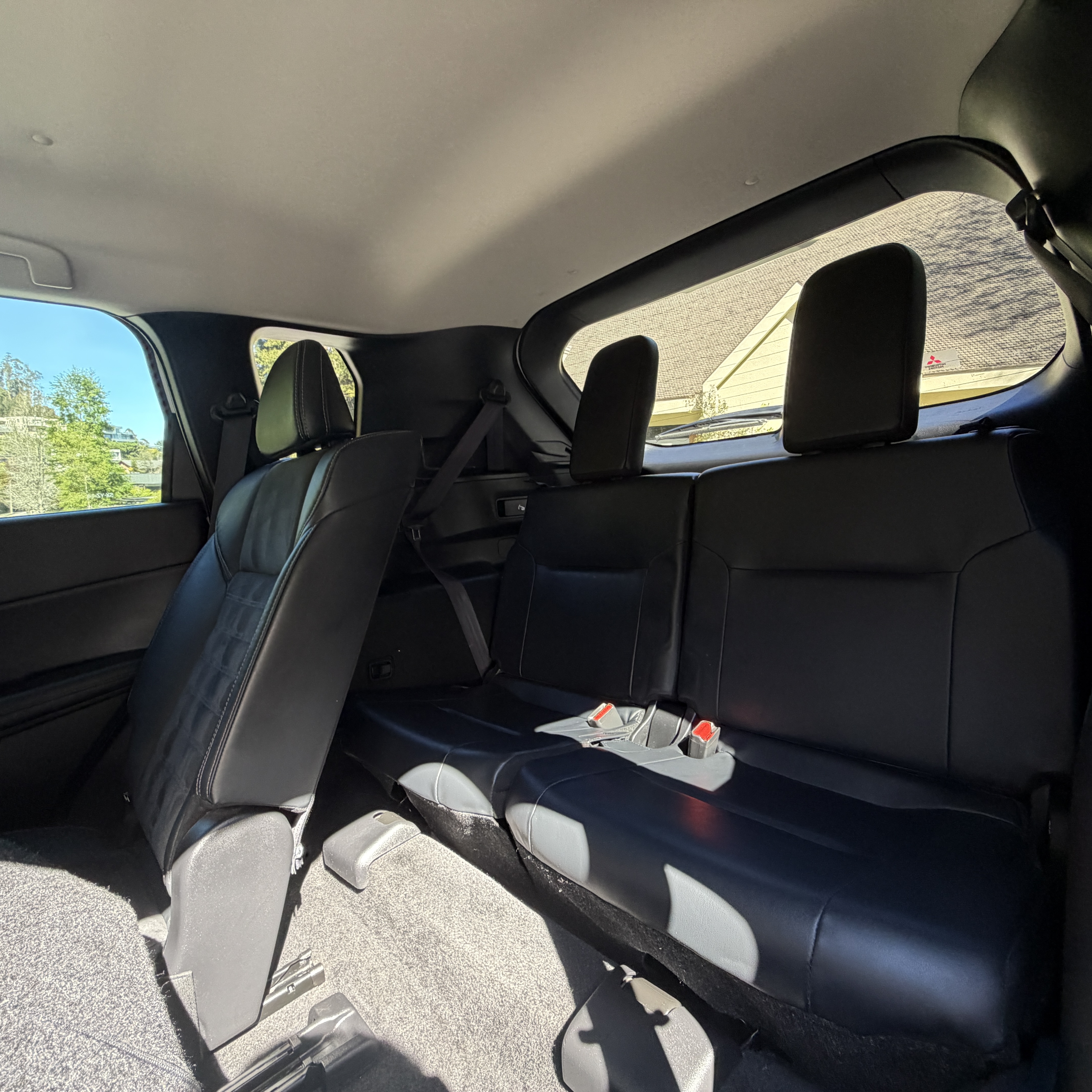 Mitsubishi Outlander — foto 12 de 15