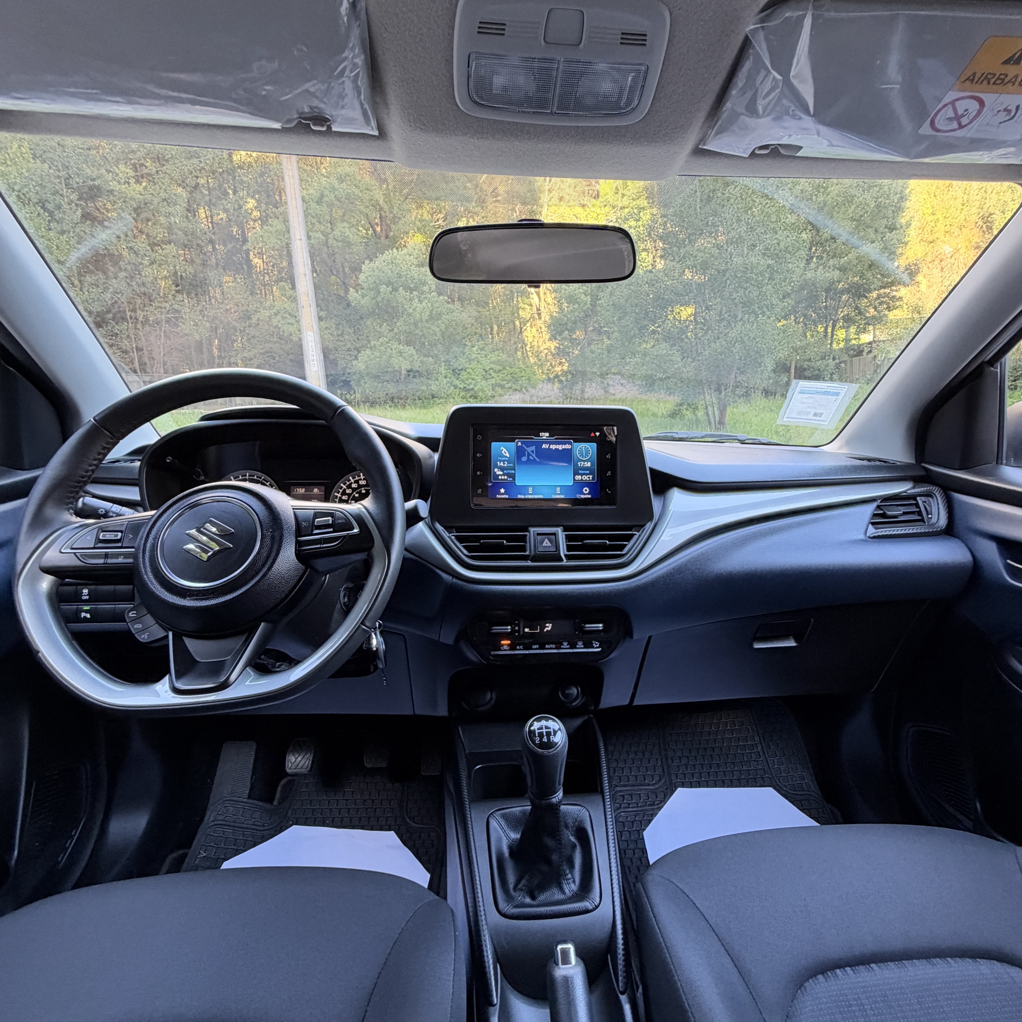 Suzuki Baleno — foto 11 de 20