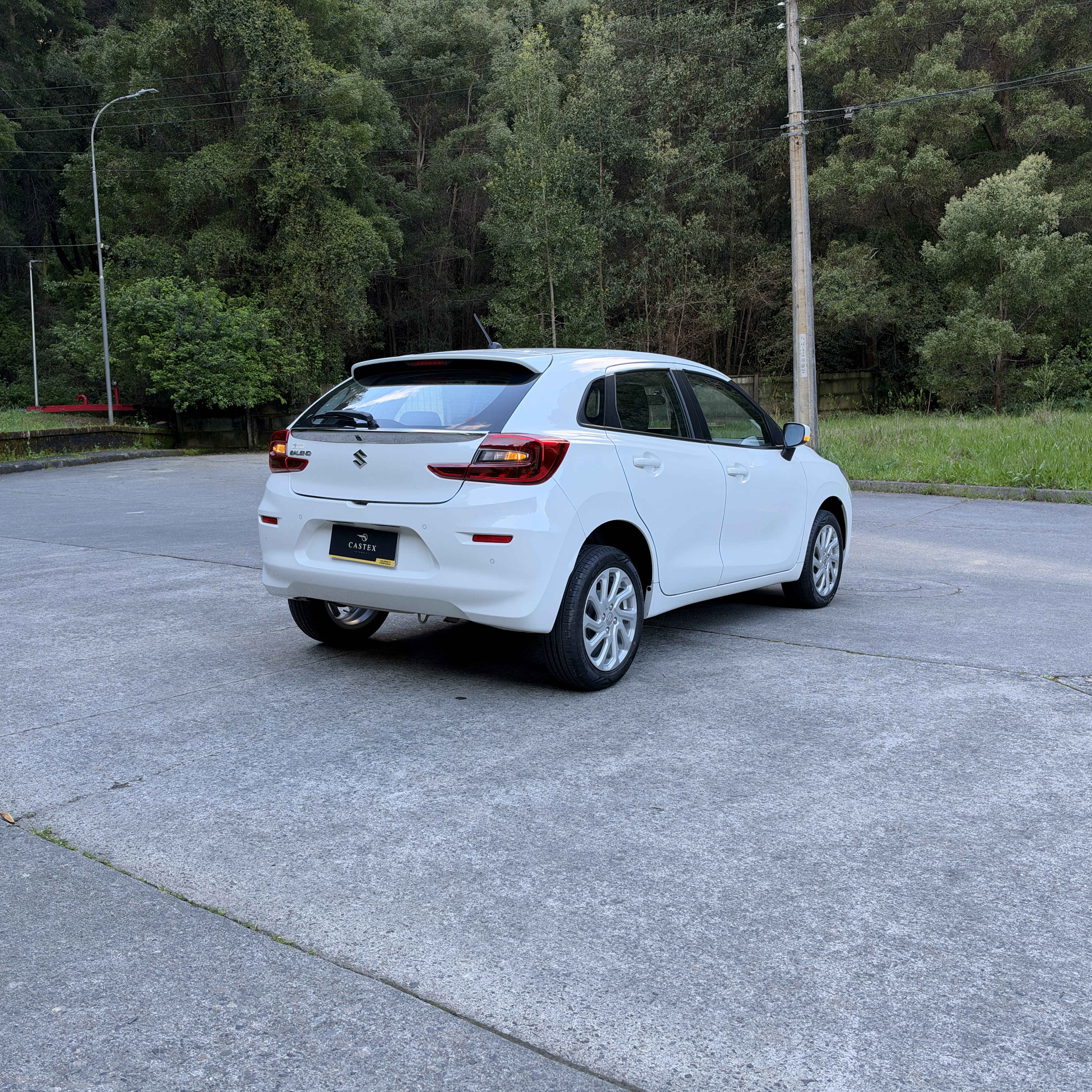Suzuki Baleno — foto 17 de 20