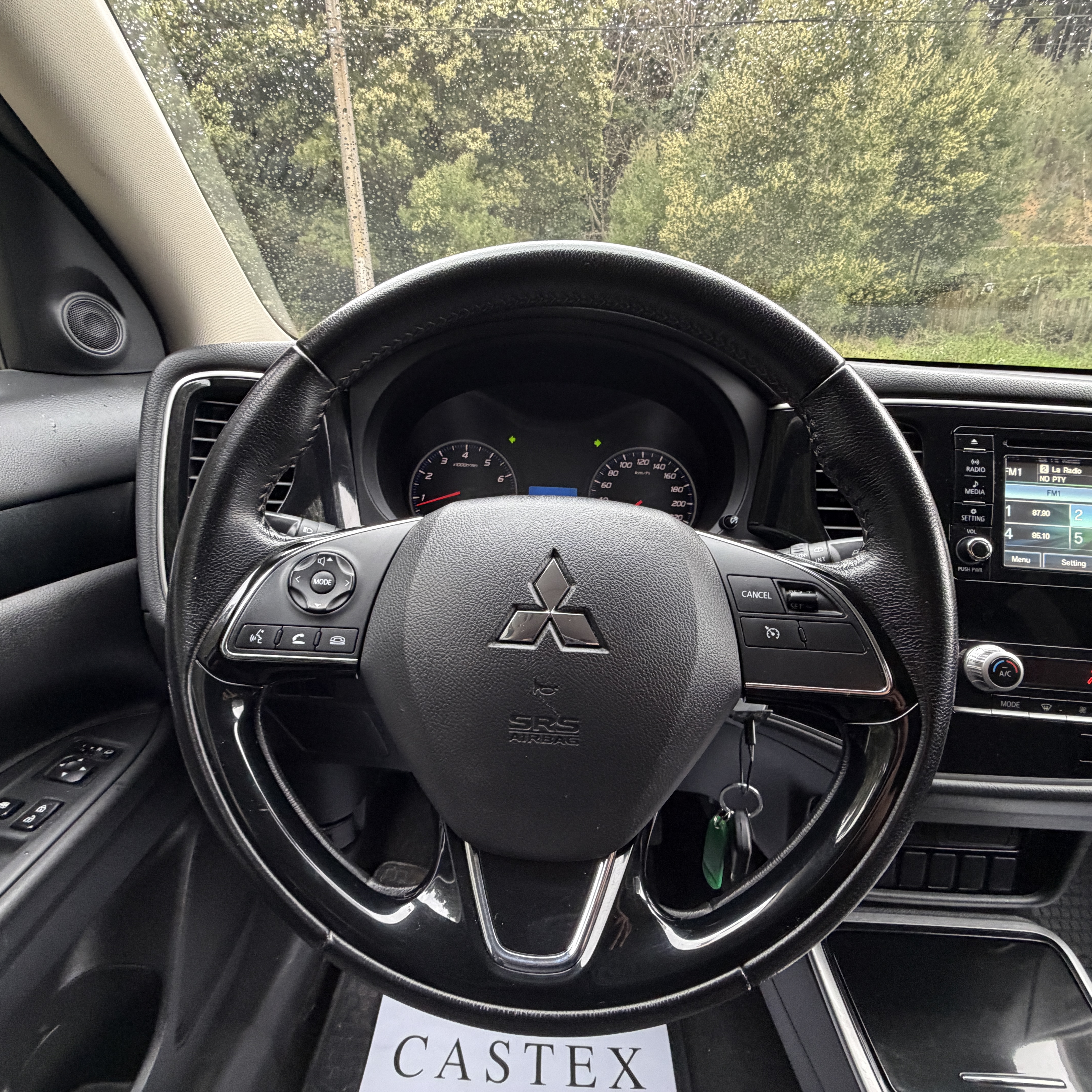 Mitsubishi Outlander — foto 6 de 10