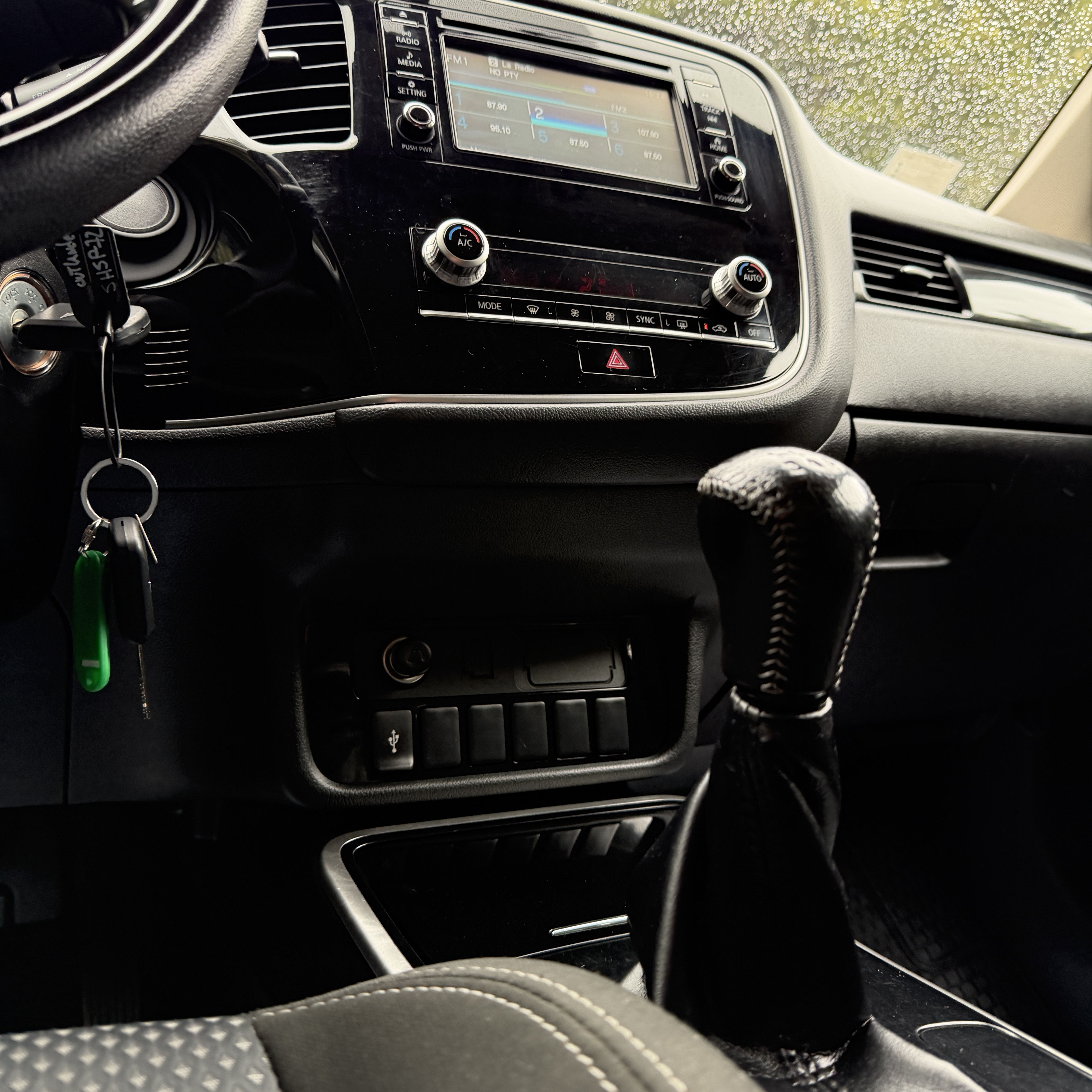 Mitsubishi Outlander — foto 7 de 10