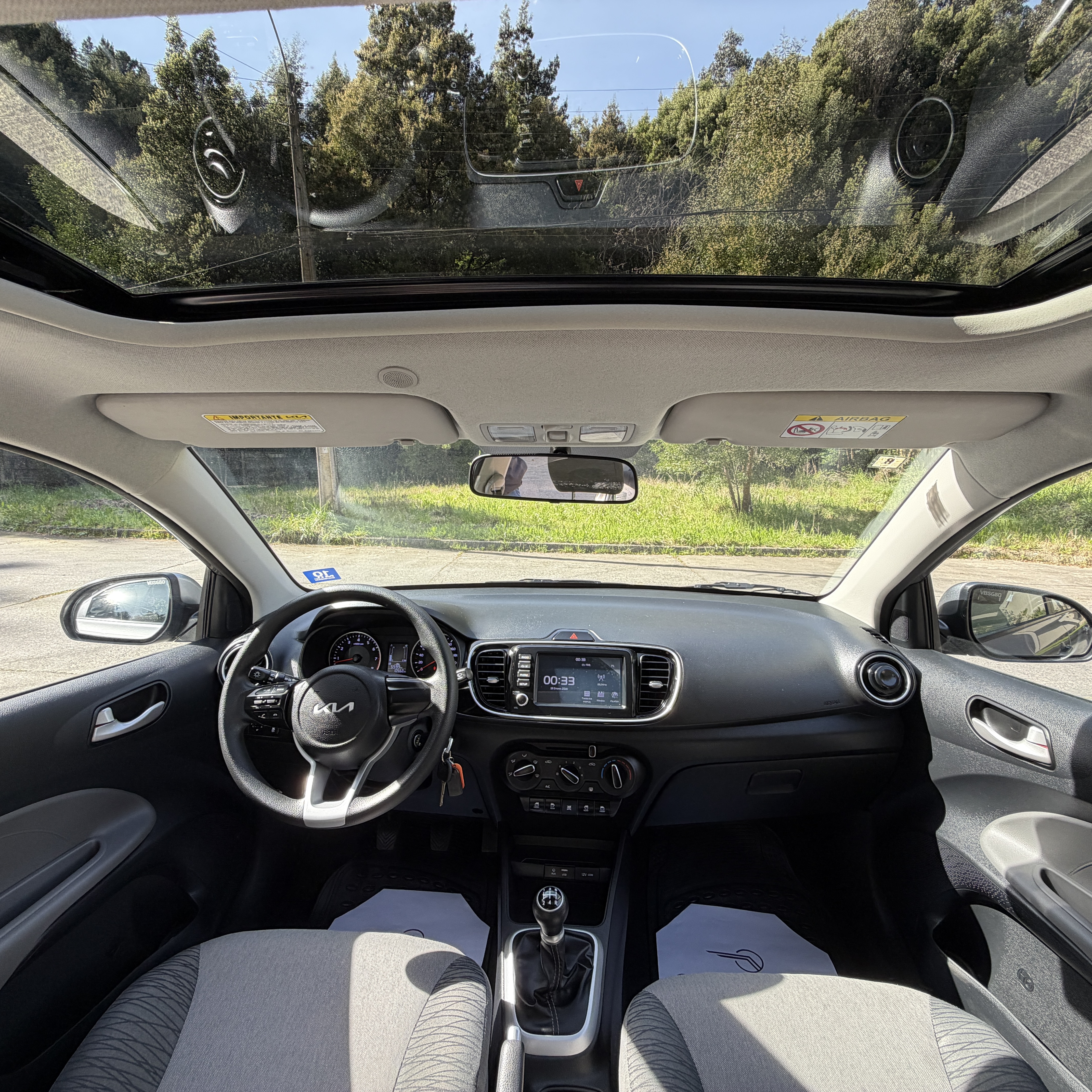 KIA Soluto — foto 6 de 10